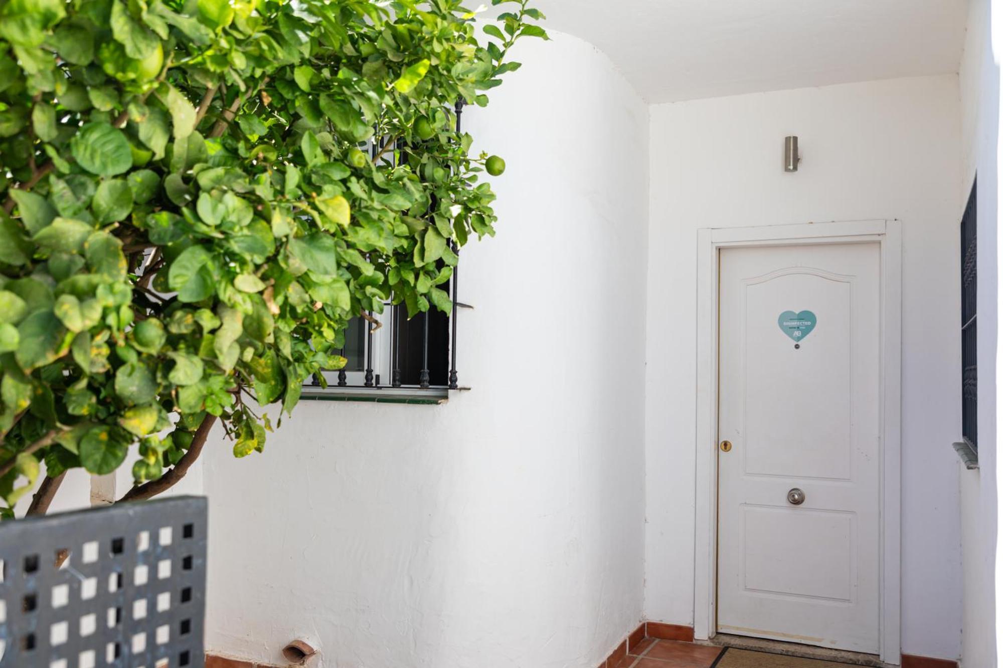 COVD 19 FREE- TOTAL PURIFIED - Chic House Marbella - 3 mm to Puerto Banús&Beach - Golden Mile - Direct access to Pool&Tropical Garden Exterior foto